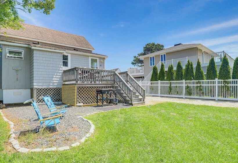 Cozy Wells Cottage W/ Deck: Steps To Beach!