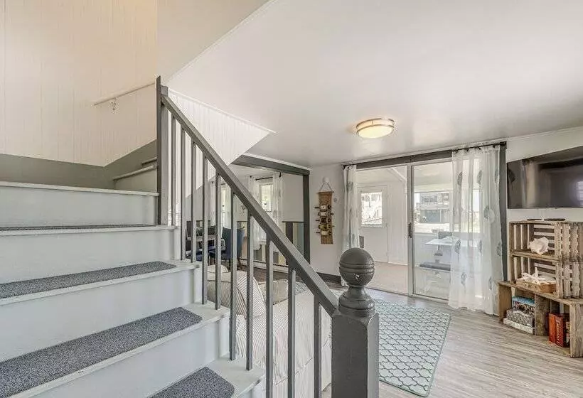 Cozy Wells Cottage W/ Deck: Steps To Beach!
