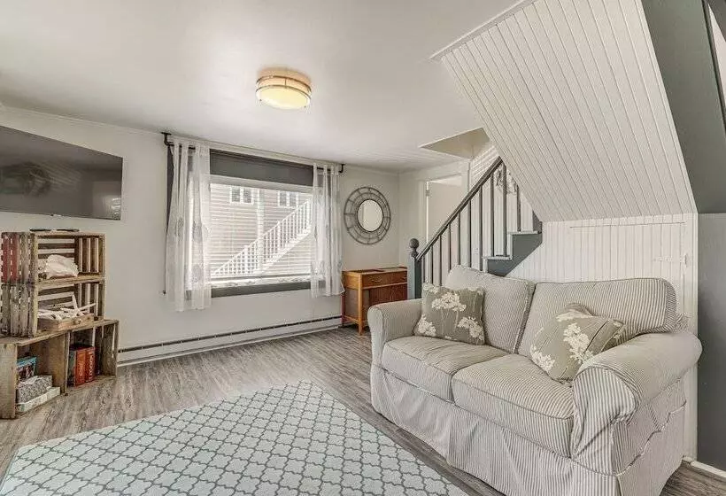 Cozy Wells Cottage W/ Deck: Steps To Beach!