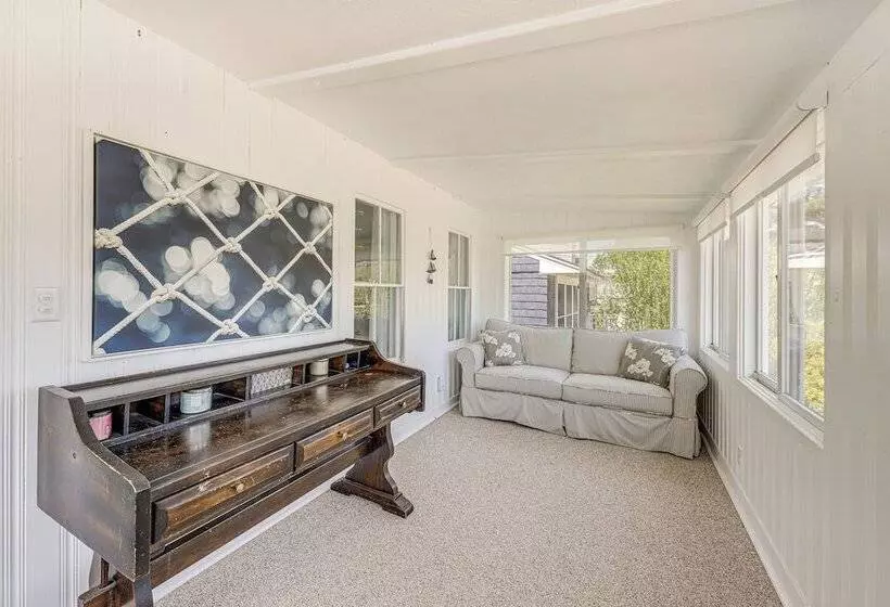 Cozy Wells Cottage W/ Deck: Steps To Beach!