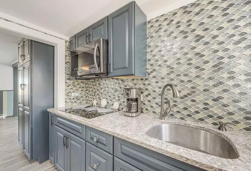 Cozy Wells Cottage W/ Deck: Steps To Beach!
