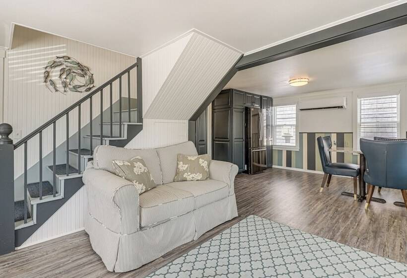 Cozy Wells Cottage W/ Deck: Steps To Beach!