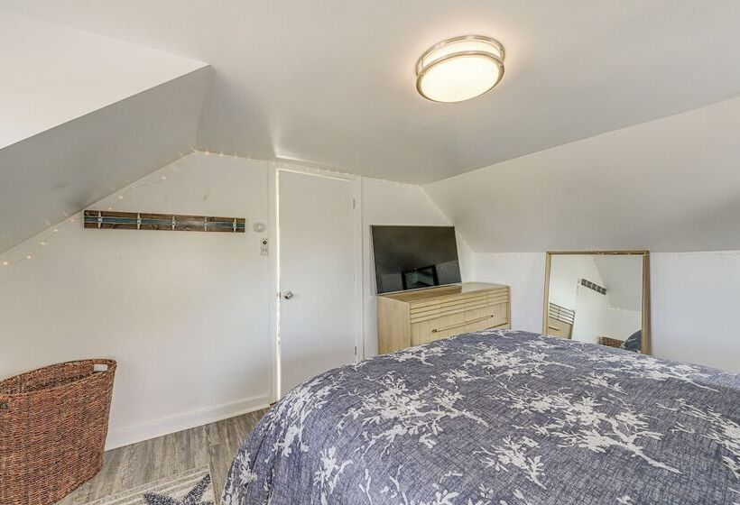 Cozy Wells Cottage W/ Deck: Steps To Beach!