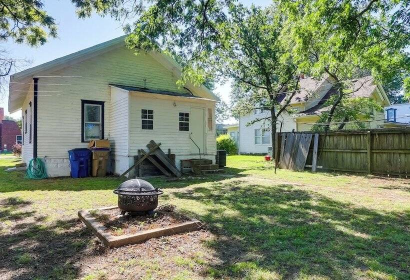 Vintage Belle Plaine Farmhouse W/ Fire Pit!
