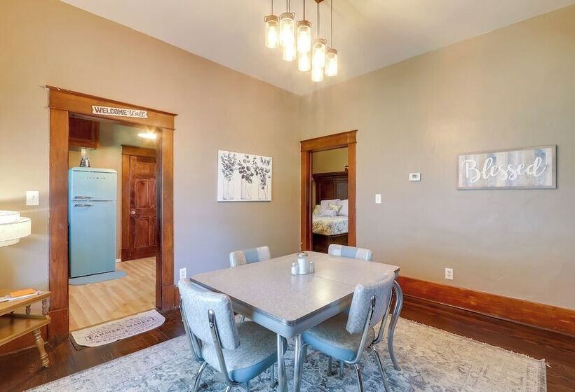 Vintage Belle Plaine Farmhouse W/ Fire Pit!