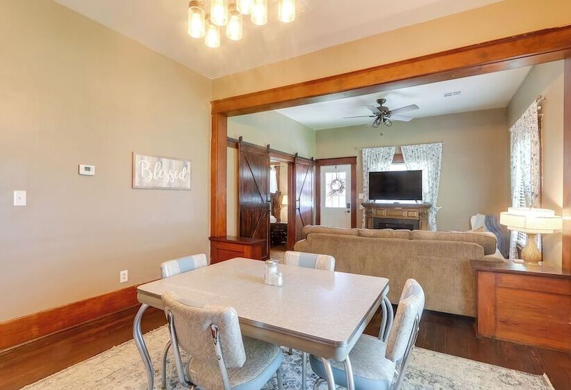 Vintage Belle Plaine Farmhouse W/ Fire Pit!