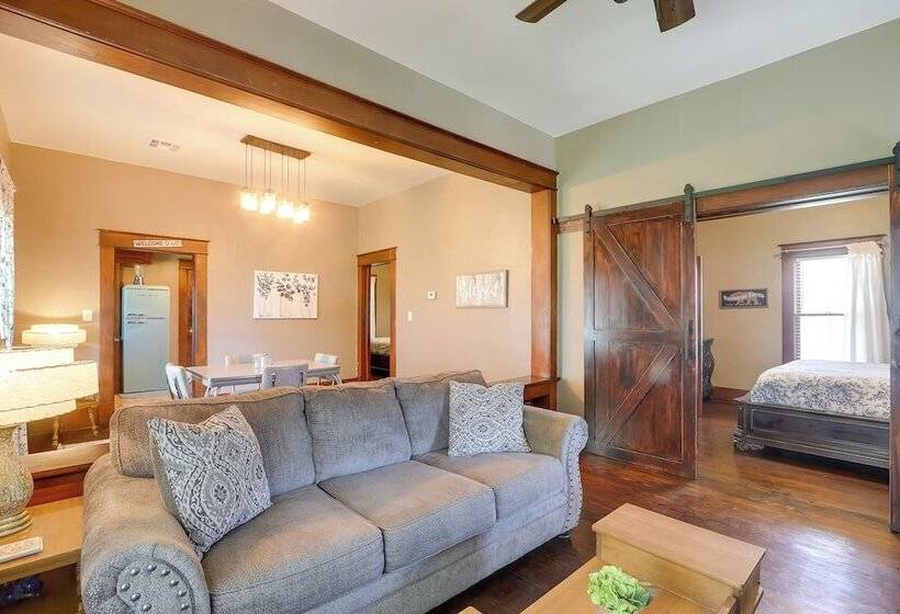 Vintage Belle Plaine Farmhouse W/ Fire Pit!