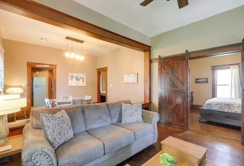 Vintage Belle Plaine Farmhouse W/ Fire Pit!
