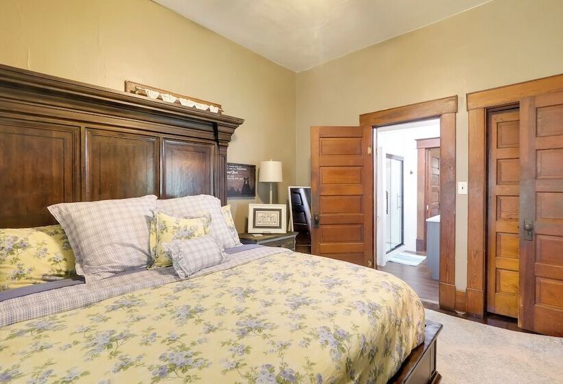 Vintage Belle Plaine Farmhouse W/ Fire Pit!