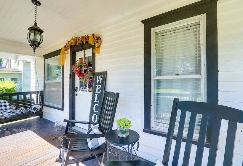 Vintage Belle Plaine Farmhouse W/ Fire Pit!