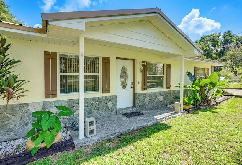 Welcoming Bartow Home Near Family Attractions!