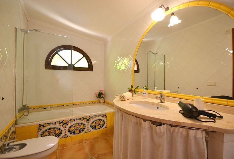 هتل Belvilla By Oyo Roura