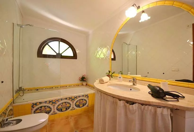 Hotelli Belvilla By Oyo Roura