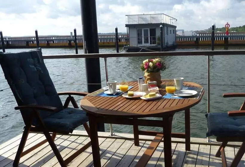 ホテル Houseboat Harmony