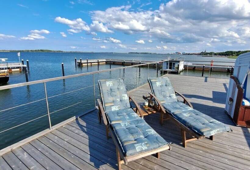 Hotel Houseboat Harmony