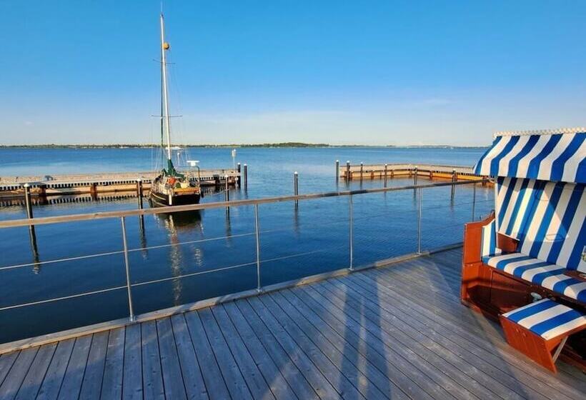 Hotel Houseboat Harmony