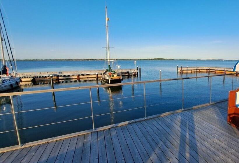 Hotel Houseboat Harmony