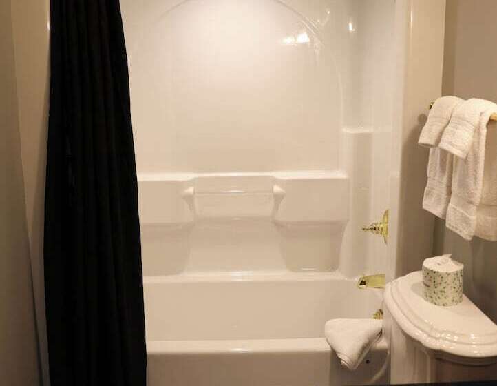 فندق The Liberty Lodge At Sister Bay