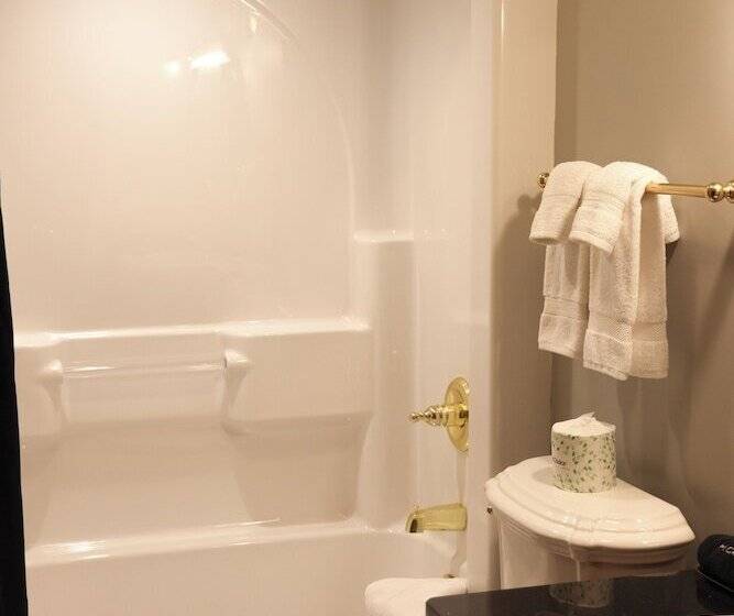 فندق The Liberty Lodge At Sister Bay