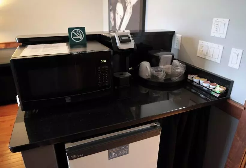 ホテル The Liberty Lodge At Sister Bay