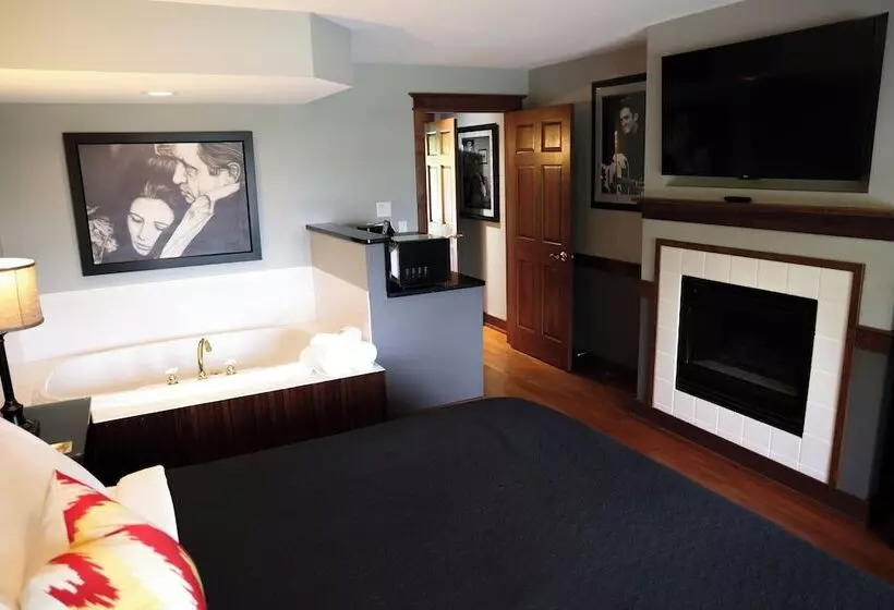 ホテル The Liberty Lodge At Sister Bay