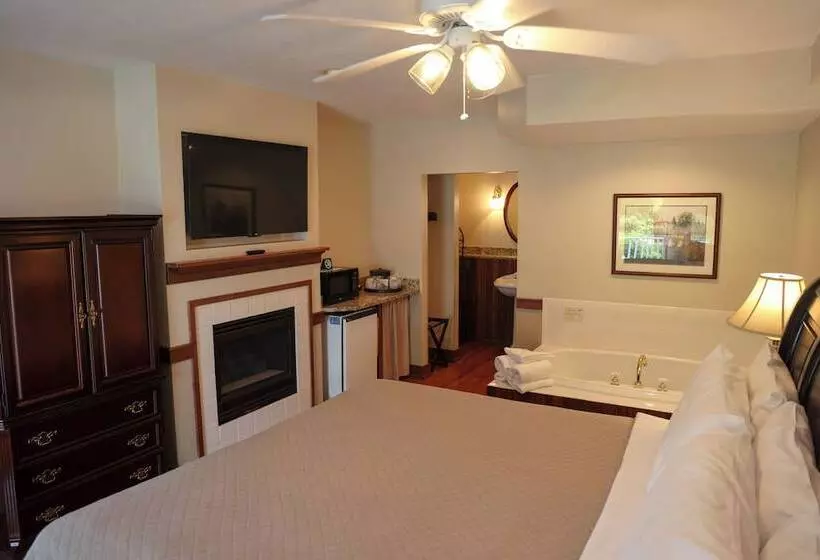 ホテル The Liberty Lodge At Sister Bay