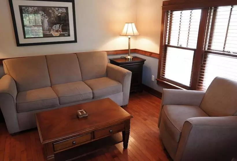 ホテル The Liberty Lodge At Sister Bay