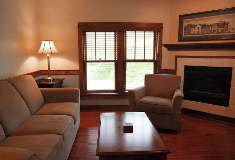 فندق The Liberty Lodge At Sister Bay