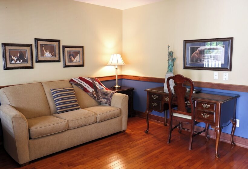 فندق The Liberty Lodge At Sister Bay