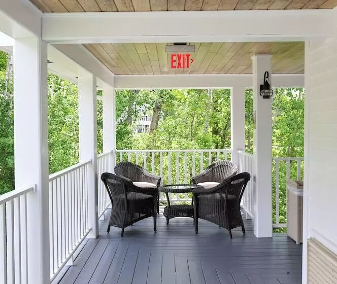 ホテル The Liberty Lodge At Sister Bay