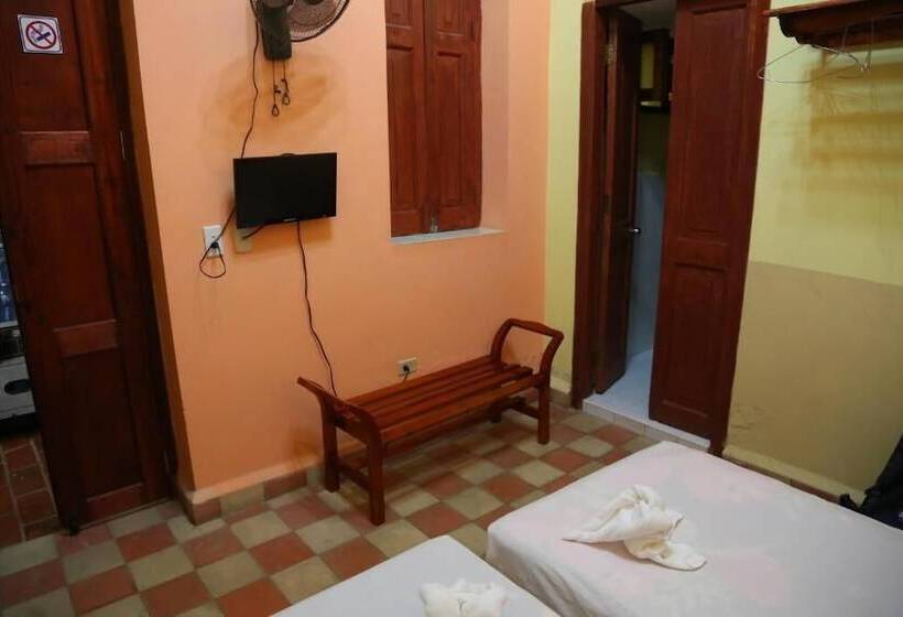 پانسیون Hostal Corazon Del Mundo