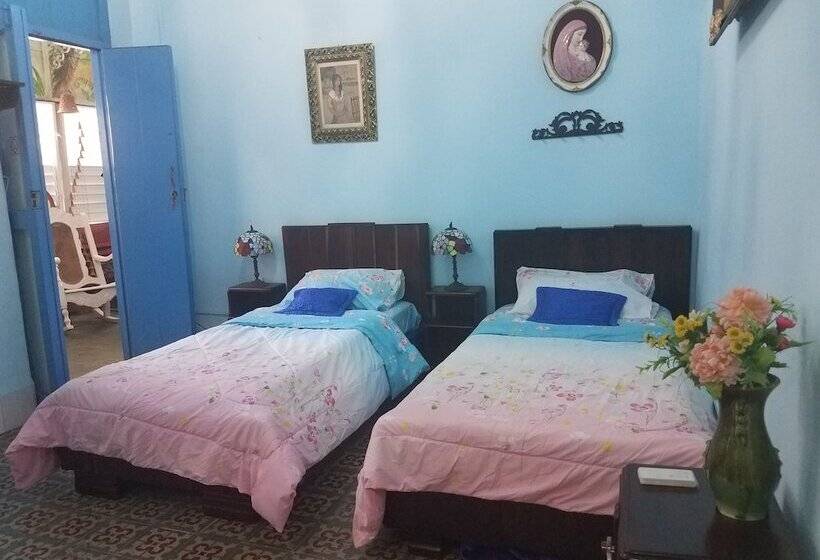 پانسیون Hostal La Preferida