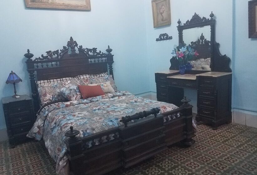 پانسیون Hostal La Preferida