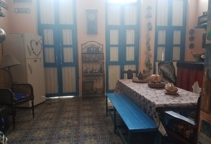 پانسیون Hostal La Preferida