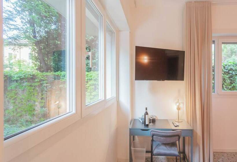 Pension (Hôtel basse catégorie) Marcello S Como Lake