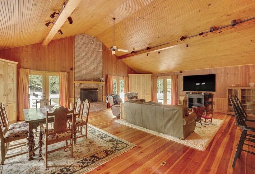 Private Walterboro Estate W/ Deck + Fire Pit!