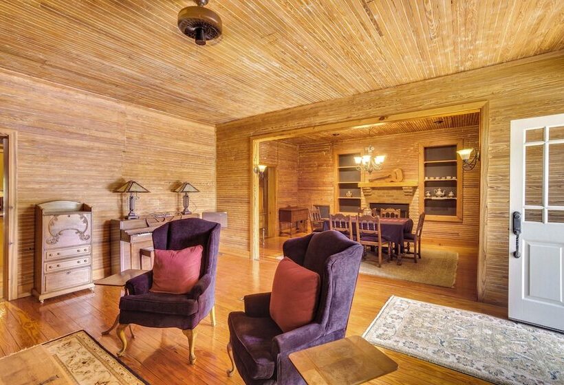 Private Walterboro Estate W/ Deck + Fire Pit!