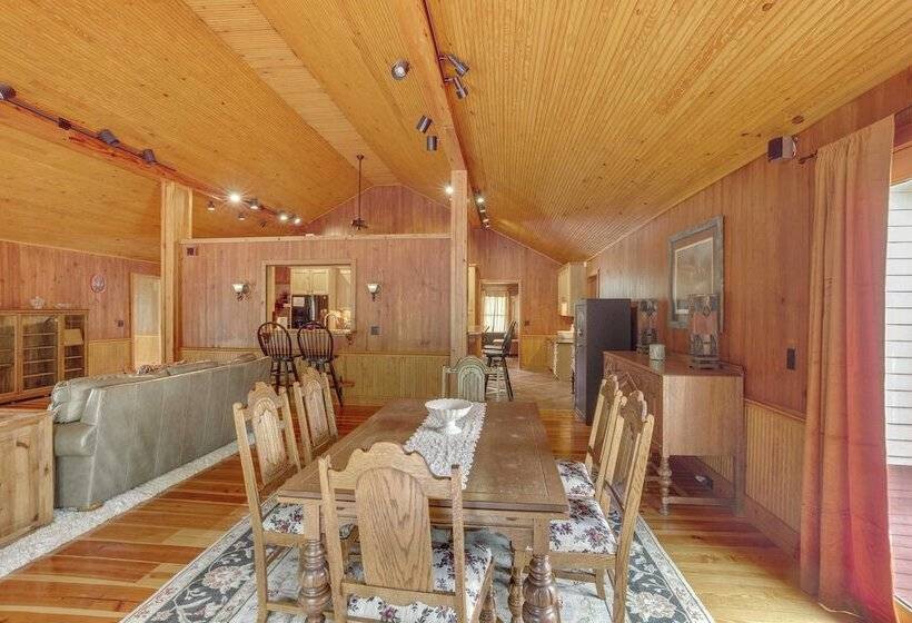 Private Walterboro Estate W/ Deck + Fire Pit!