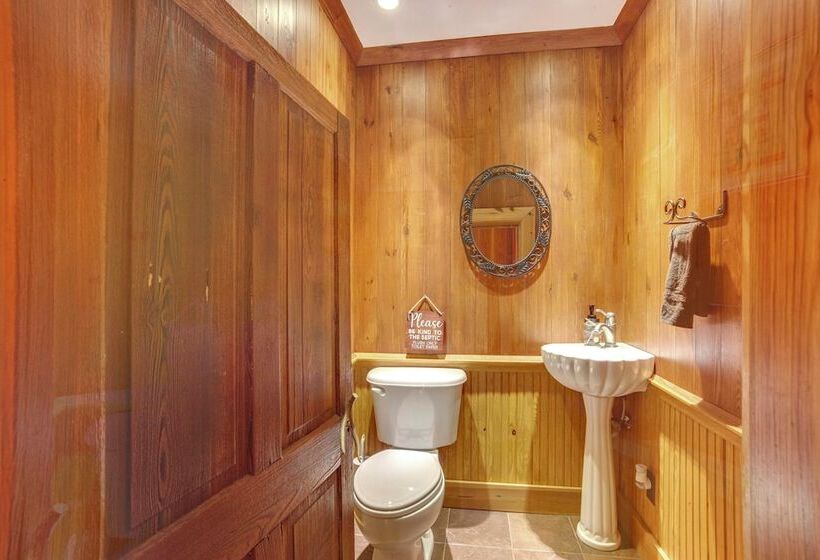 Private Walterboro Estate W/ Deck + Fire Pit!