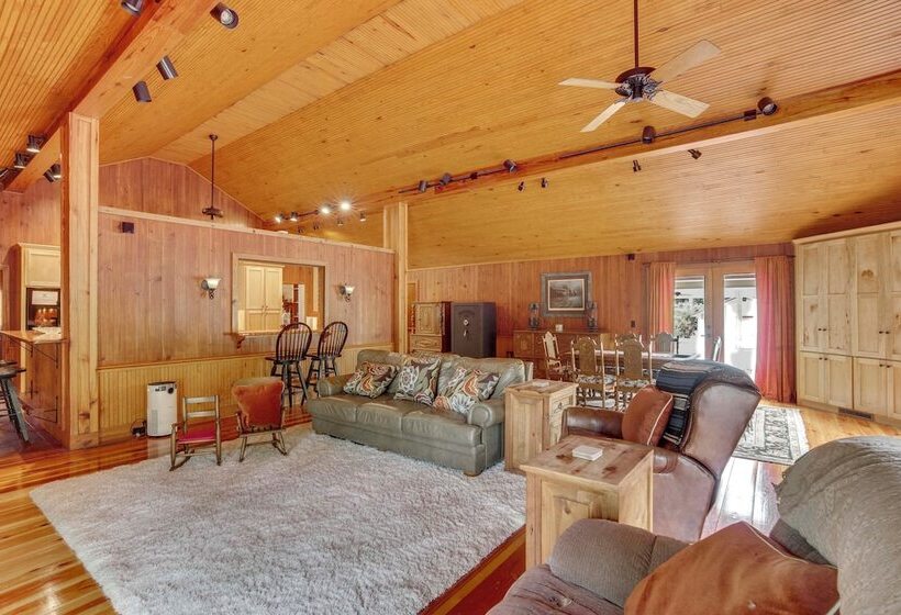 Private Walterboro Estate W/ Deck + Fire Pit!