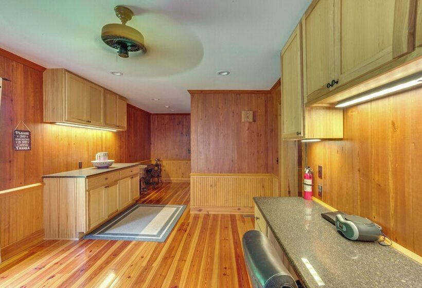 Private Walterboro Estate W/ Deck + Fire Pit!