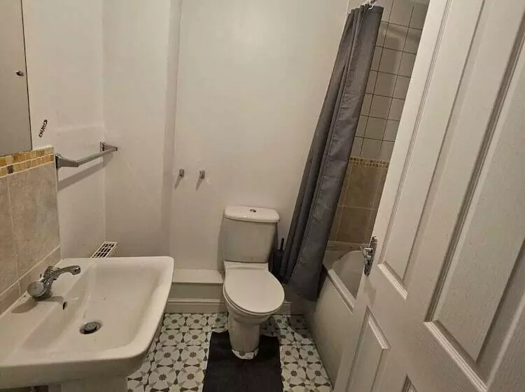 レジデンス Sittingbourne Serenity   Spacious 4 Bed House