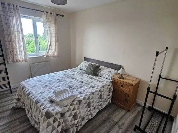 レジデンス Sittingbourne Serenity   Spacious 4 Bed House