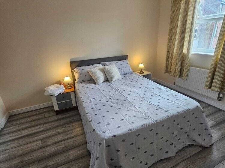 Резиденция Sittingbourne Serenity   Spacious 4 Bed House