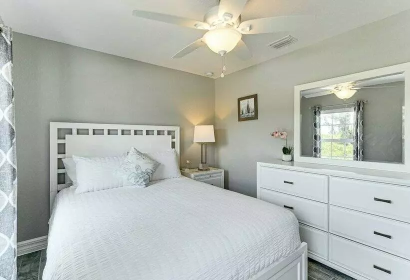 South Gulf Cove Retreat W/ Grill   13 Mi To Beach!