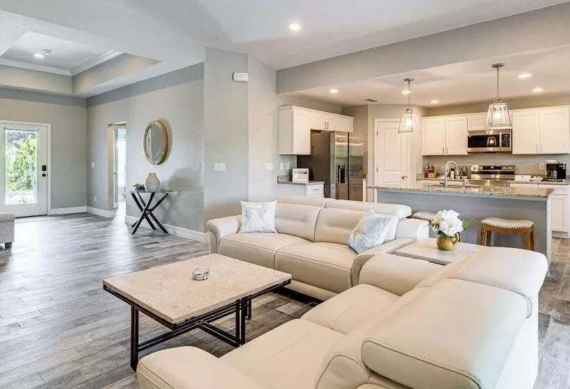 South Gulf Cove Retreat W/ Grill   13 Mi To Beach!