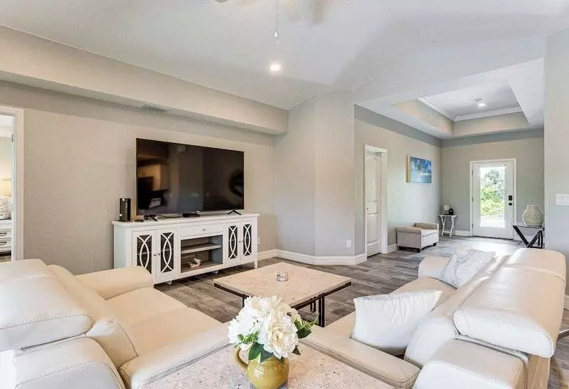 South Gulf Cove Retreat W/ Grill   13 Mi To Beach!