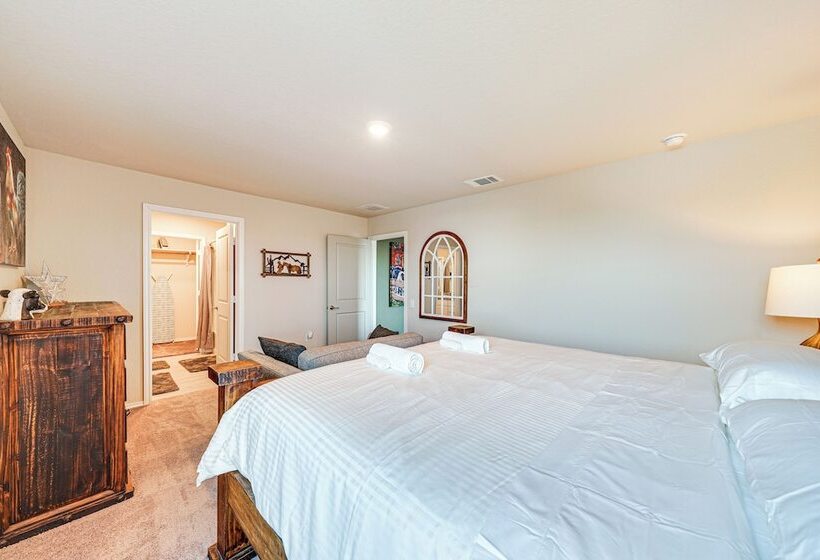 Spacious San Antonio Home ~ 10 Mi To Downtown!