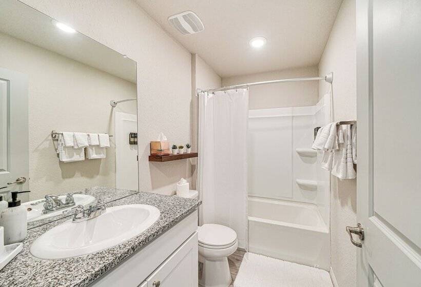 Spacious San Antonio Home ~ 10 Mi To Downtown!