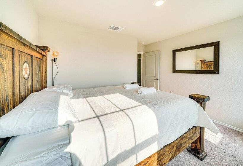 Spacious San Antonio Home ~ 10 Mi To Downtown!